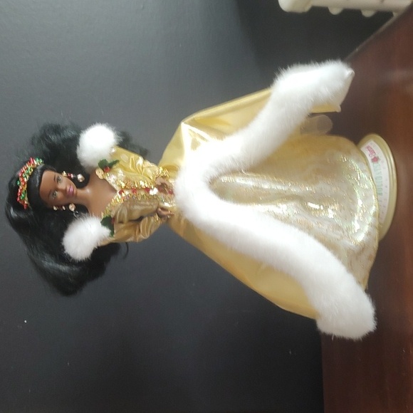 Happy Holiday Barbie/1994 - Picture 4 of 9